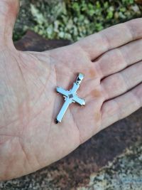 sanyis cross pendant