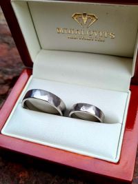 elvira laszlo titanium wedding ring