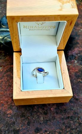gold engagement ring
