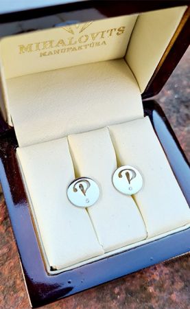 szilvias earring