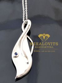 Agi platina medalja kek zafirral 