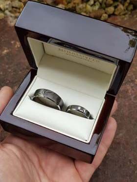 eva and belas damascus weddingrings