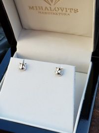 whitegold diamond earrings