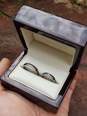 gyongyi and viktors damascus weddingrings
