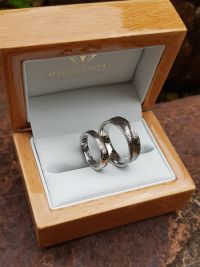 judit and barnabas damascus wedding rings